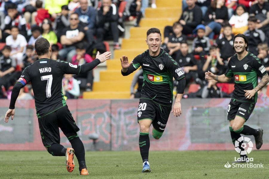 Dani Escriche celebra un gol en Vallecas con el Elche / LFP